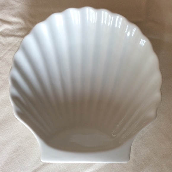White Seashell plates (4) - Picture 2 of 7